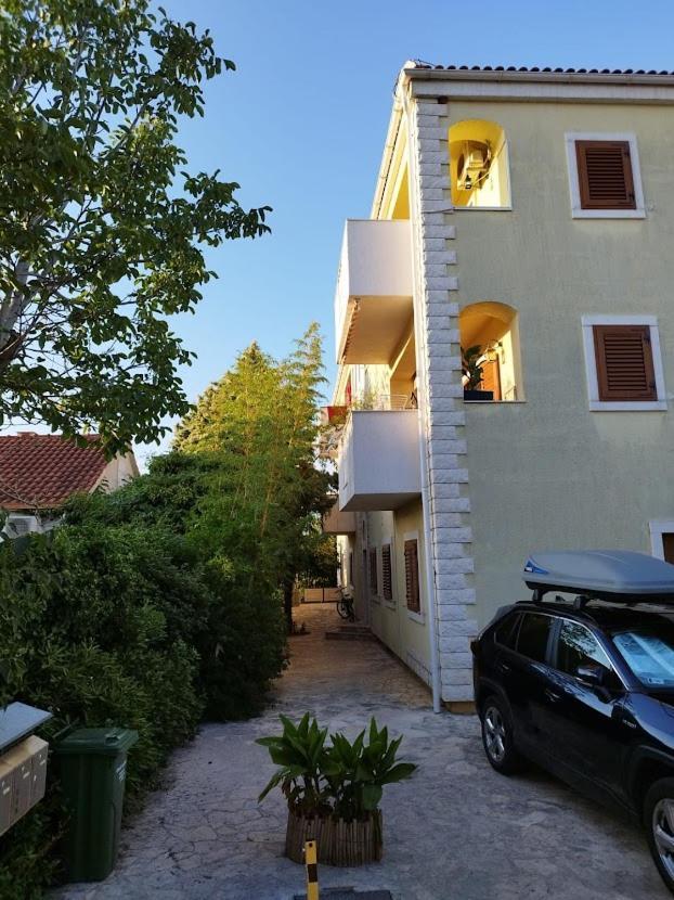 Apartman Mediterraneo Supetar Exterior foto