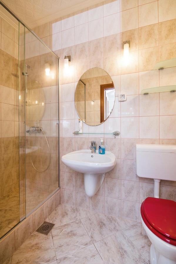 Apartman Mediterraneo Supetar Exterior foto
